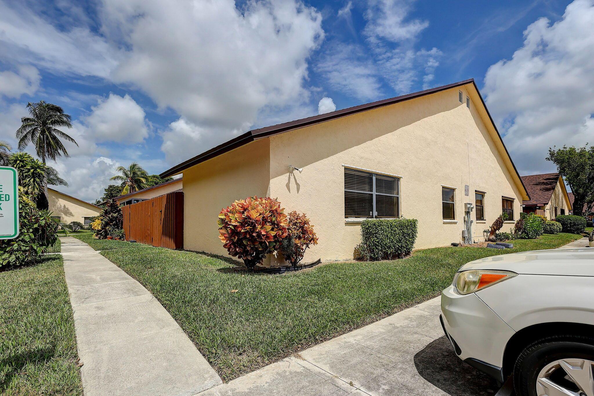Springdale Cir, Palm Springs, FL 33461