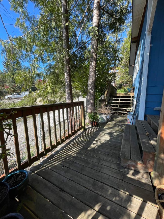 1833 North Road, House other with 3 bedrooms, 2 bathrooms and 2 parking in Gibsons BC | Image 20