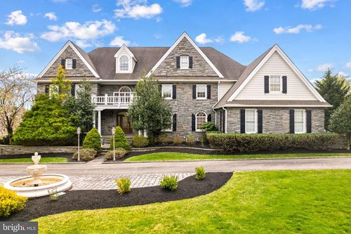 2 Greystone Cir, Newtown Square, PA, 19073-4422 | Card Image
