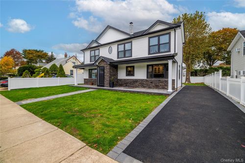 38 Heather Ln, Levittown, NY, 11756-3333 | Card Image