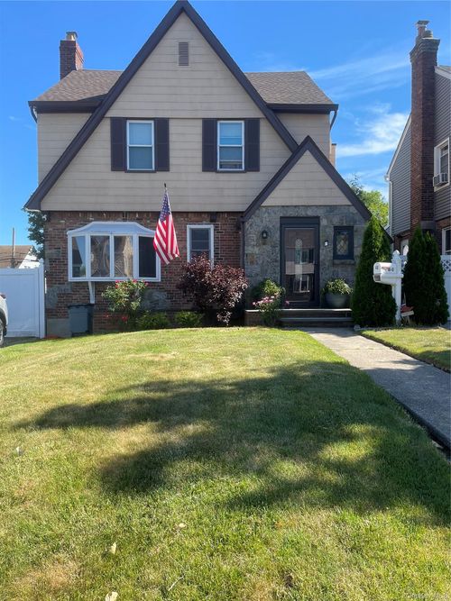 16648 24th Road, New York, NY, 11357 | Card Image