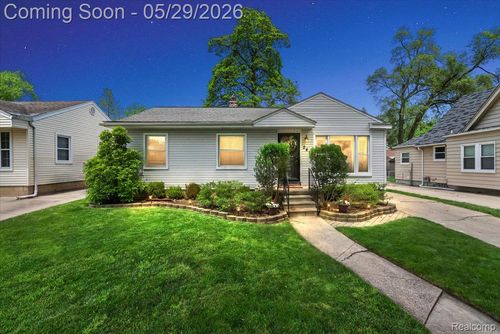 246 Massoit St, Clawson, MI, 48017-2045 | Card Image