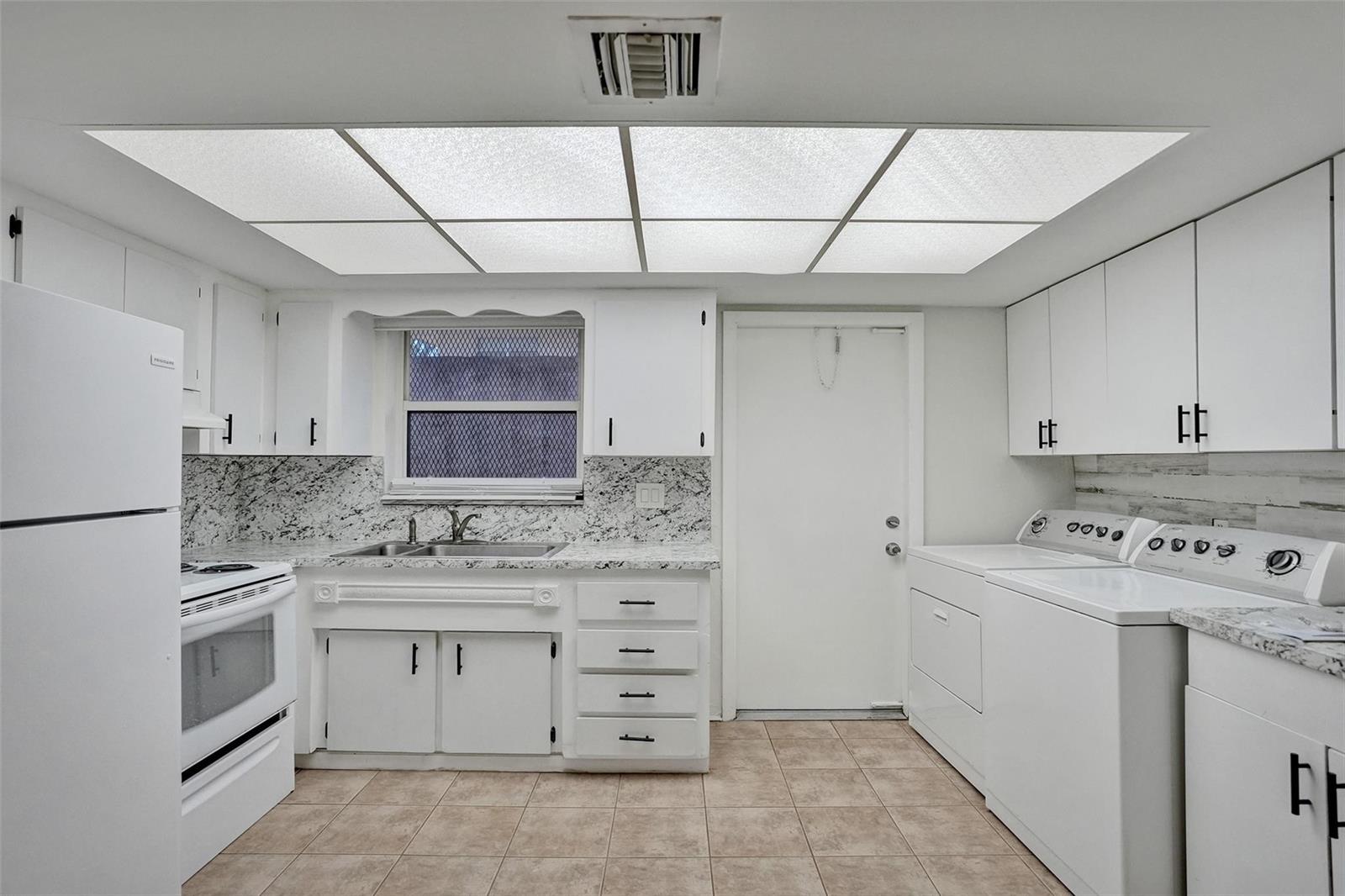 Residential Lease in Oakland Park 4