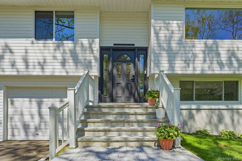 155 Brooklyn Ave, Huntington, NY, 11743-4728 | Card Image