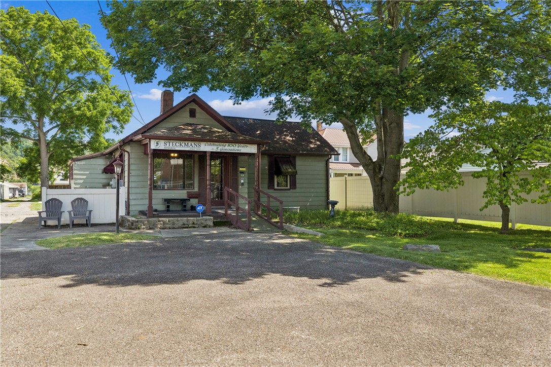 381 State Ave, Vanport, PA 15009