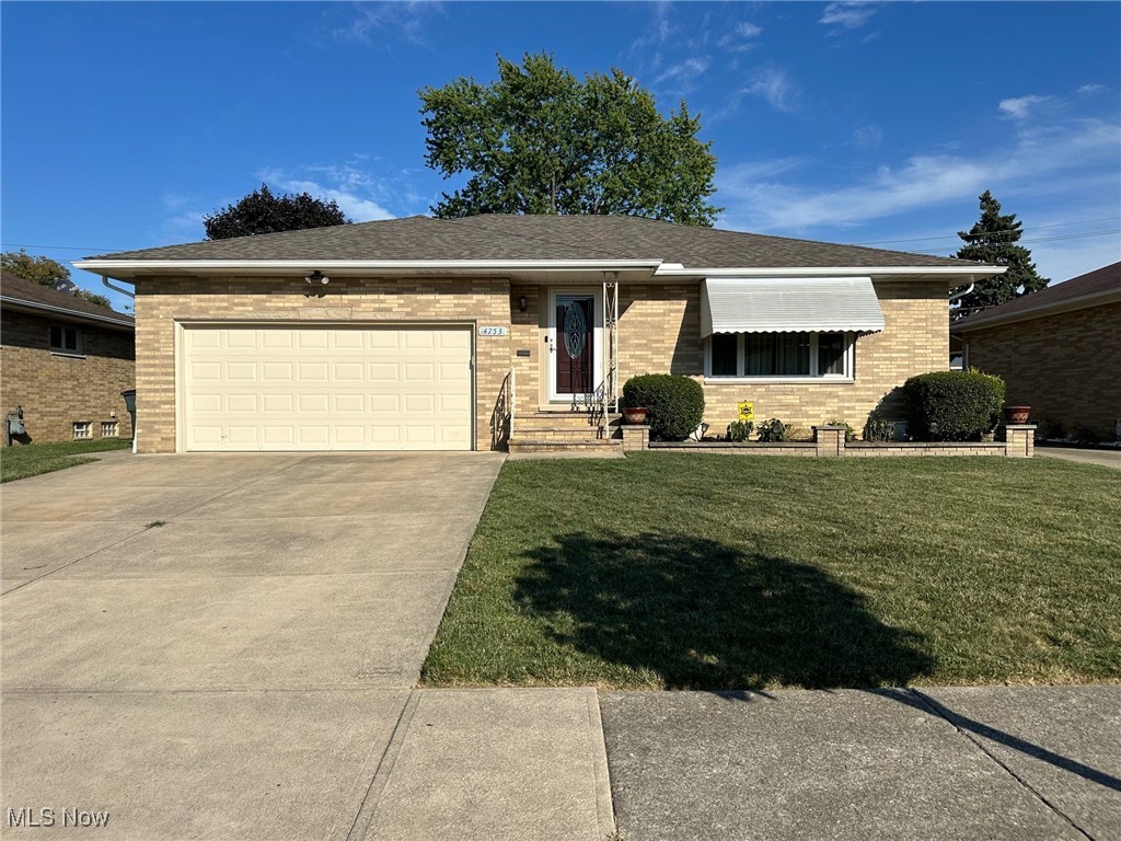 Brook Ln, Cleveland, OH 44144