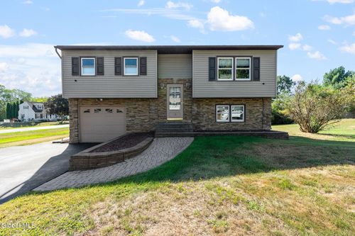 17 New Bridge Dr, Stillwater, NY, 12170-1218 | Card Image