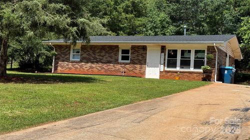 143 Mountain View St, Forest City, NC, 28043-2632 | Card Image