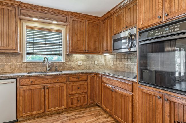 559 N Elm St, House other with 3 bedrooms, 2 bathrooms and null parking in Frankston TX | Image 10