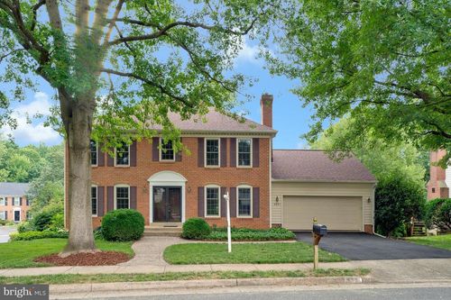 8931 Kenilworth Dr, Burke, VA, 22015-2173 | Card Image