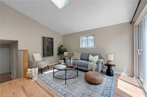 3 Short St, Cambridge, ON, N1R2L9 | Card Image