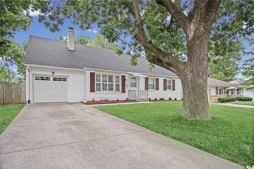 2908 Cheyenne Cir, North Kansas City, MO, 64116-3215 | Card Image