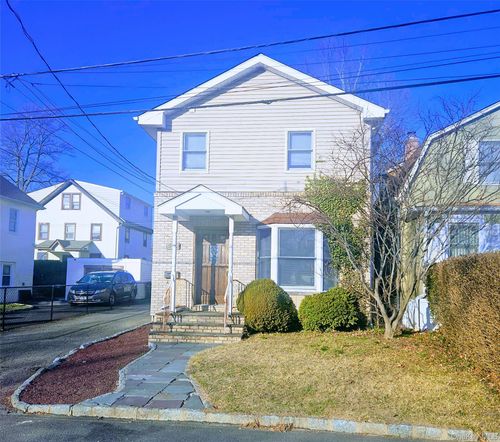 623 Willow St, Mamaroneck, NY, 10543-1945 | Card Image