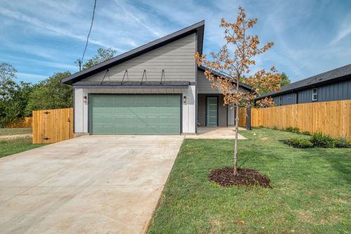 204 Washington St, Elgin, TX, 78621-2378 | Card Image