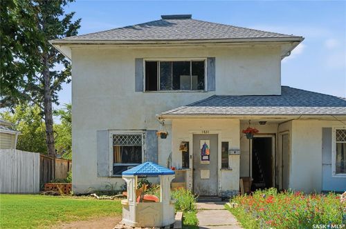 1451 101 St St, Home with 4 bedrooms, 3 bathrooms and 4 parking in North Battleford SK | Card Image