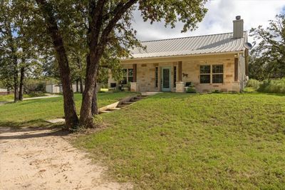 Front of house with a yard | Image 1