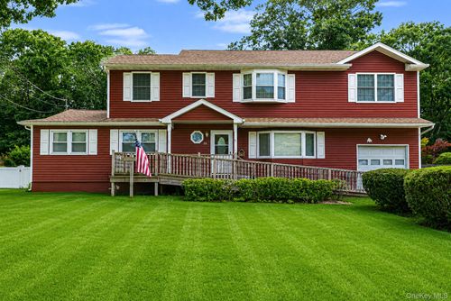 26 Wilstan Ave, Patchogue, NY, 11772-2235 | Card Image