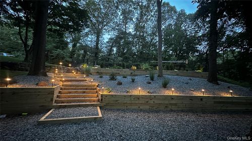 25 Pinoak Ln, Saint James, NY, 11780-1222 | Card Image