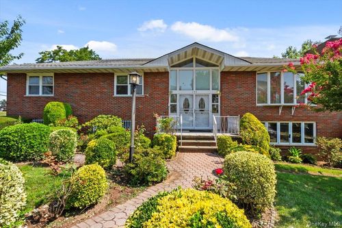 102 Norwood Rd, Yonkers, NY, 10710-1416 | Card Image