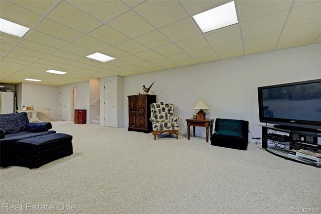 Walkout basement | Image 38