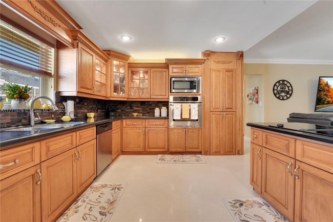 8663 Nw 50 Th Dr, House other with 4 bedrooms, 3 bathrooms and null parking in Coral Springs FL | Image 7