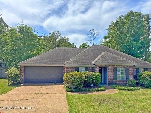 739 Hawthorn Green Dr, Ridgeland, MS, 39157-1545 | Card Image
