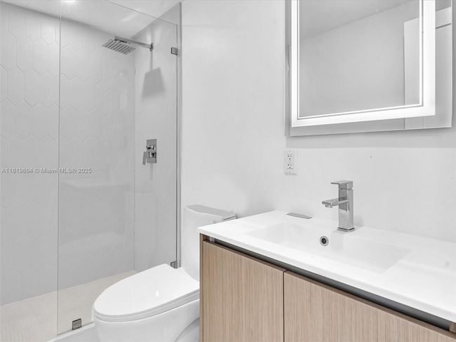 101 - 11900 N Bayshore Dr, Condo with 2 bedrooms, 2 bathrooms and null parking in North Miami FL | Image 10