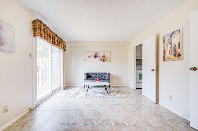 2 - 401 Keats Way, Condo with 5 bedrooms, 3 bathrooms and 1 parking in Waterloo ON | Image 19