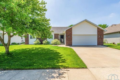 216 Frontier Frontier St, Sergeant Bluff, IA, 51054-8932 | Card Image