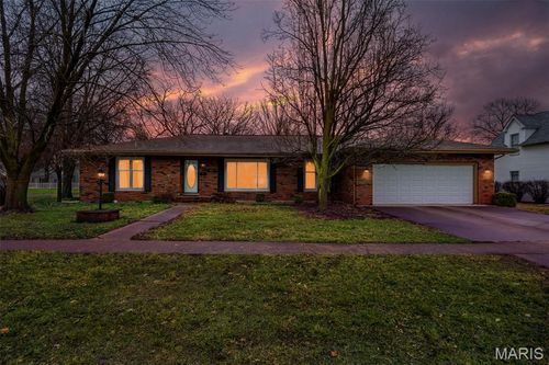 426 N Franklin St, Staunton, IL, 62088-1020 | Card Image