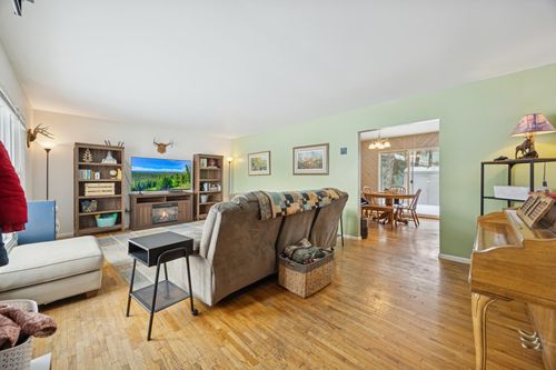 924 King Ave Sw, Wadena, MN, 56482-2041 | Card Image