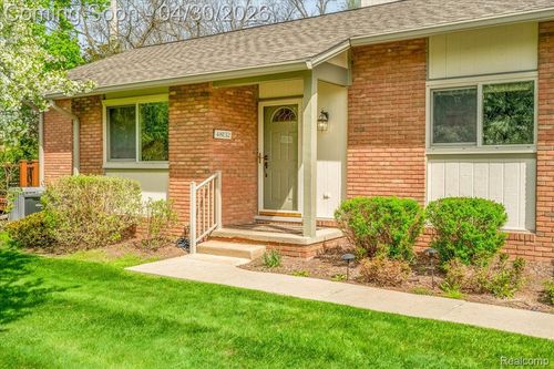 48132 Colony Farm Cir, Plymouth, MI, 48170-3305 | Card Image