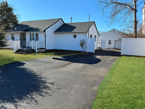 16 Rustic Dr, Howell, NJ, 07731-1421 | Card Image