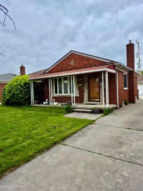 24524 Raven Ave, Eastpointe, MI, 48021-1408 | Card Image