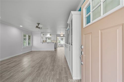 19366 Avenue Of The Oaks, Newhall, CA, 91321-1415 | Card Image