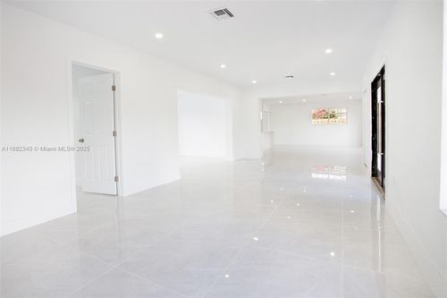 1-17600 Ne 2nd Ct, North Miami Beach, FL, 33162-1772 | Card Image