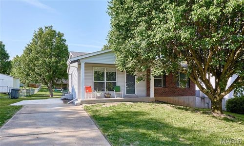 2118 Larkspur Landing, Imperial, MO, 63052 | Card Image