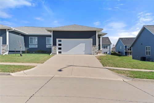1416 Applewood Dr, Fairfax, IA, 52228-9663 | Card Image