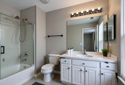 836 Lewisburg Ln, Aurora, IL, 60504-2112 | Card Image