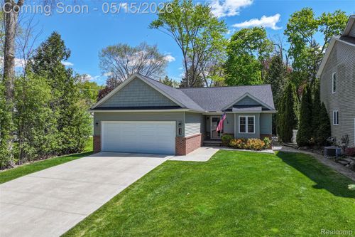 429 Grixdale Ln, Waterford, MI, 48328-3486 | Card Image