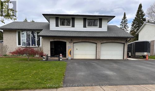 94 Rolling Acres Dr, Welland, ON, L3C3N7 | Card Image