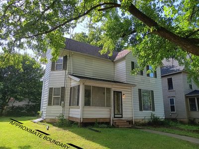 624 S Benton Avenue, House other with 5 bedrooms, 2 bathrooms and 1 parking in Freeport IL | Image 2