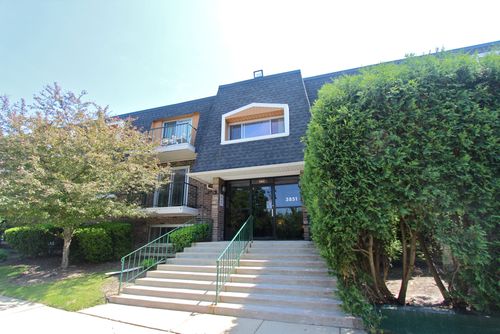 21d-3851 N Parkway Dr, Northbrook, IL, 60062-7240 | Card Image