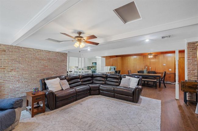 617 Melody Ln, House other with 3 bedrooms, 3 bathrooms and 2 parking in Eagle Lake TX | Image 15