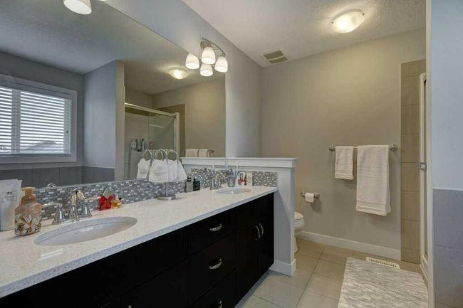 110 Drake Landing Terr, House other with 3 bedrooms, 3 bathrooms and 3 parking in Okotoks AB | Image 19
