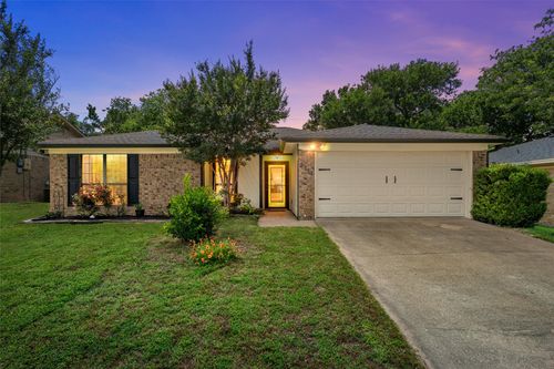 2111 Skylark Dr, Waco, TX, 76712-8414 | Card Image