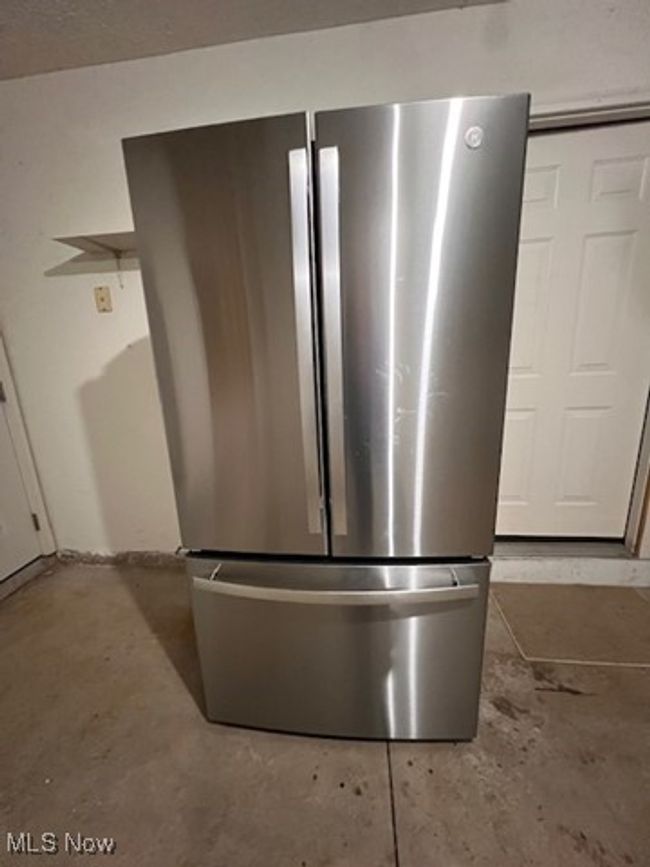 Kitchen view of freestanding refrigerator | Image 30