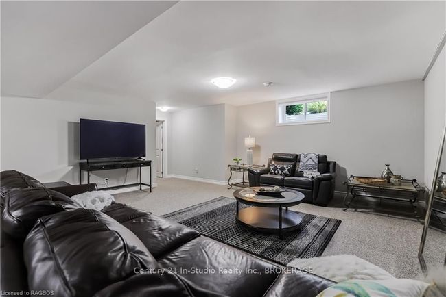 160 Hawthorn Cres, Condo with 3 bedrooms, 4 bathrooms and 2 parking in Kemble ON | Image 33