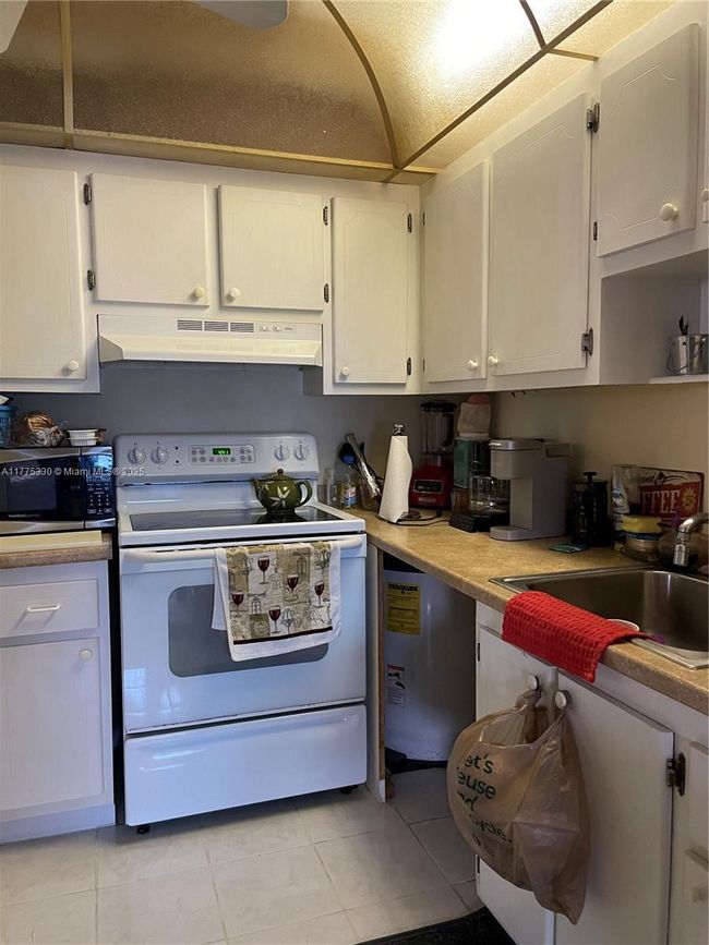 238 - 238 Saxony E, Condo with 1 bedrooms, 2 bathrooms and null parking in Delray Beach FL | Image 10