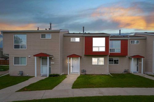 36-5425 Pensacola Crescent Se, Calgary, AB, T2A2G7 | Card Image